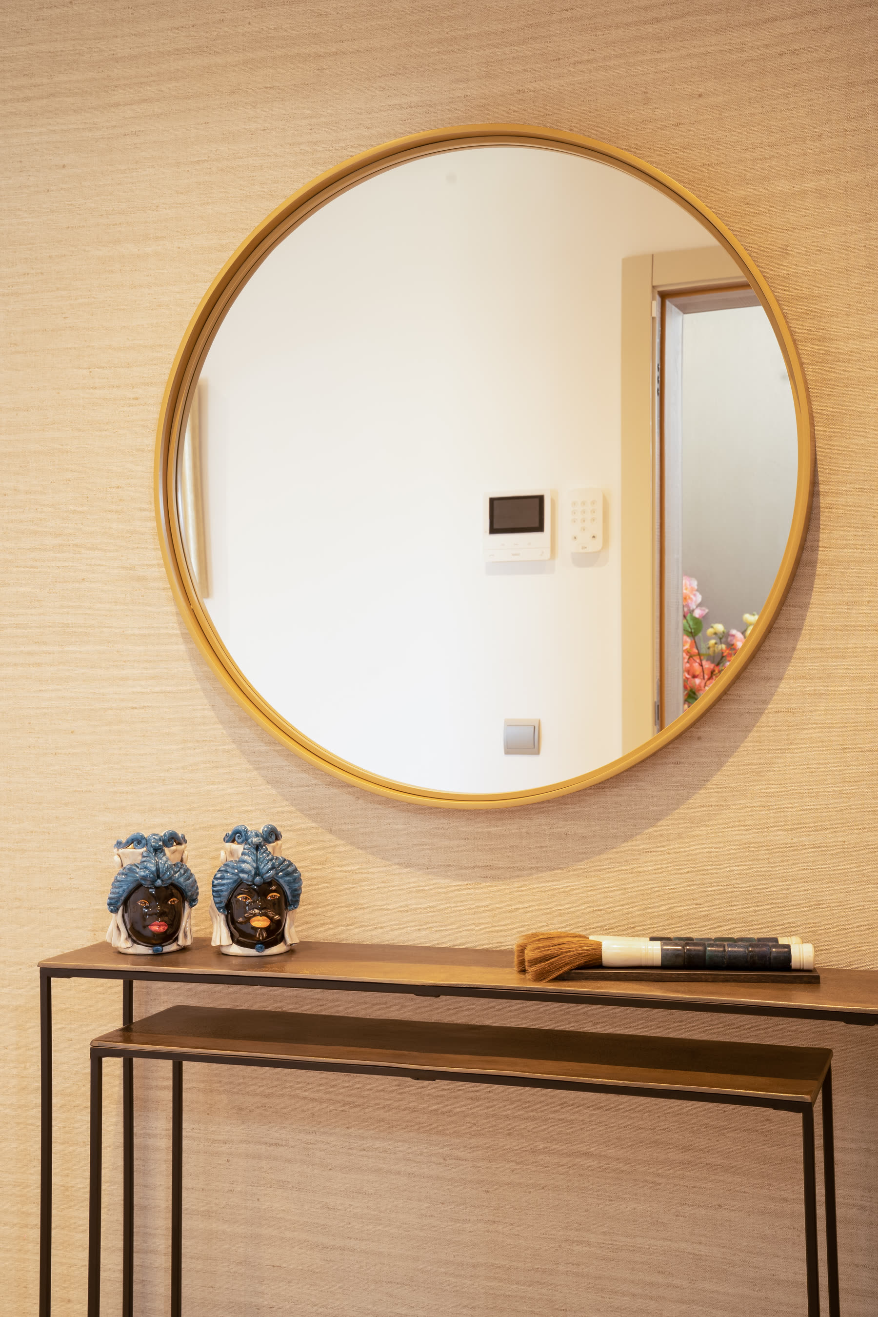Console table detail, Apartment Harmony in La Cala Golf